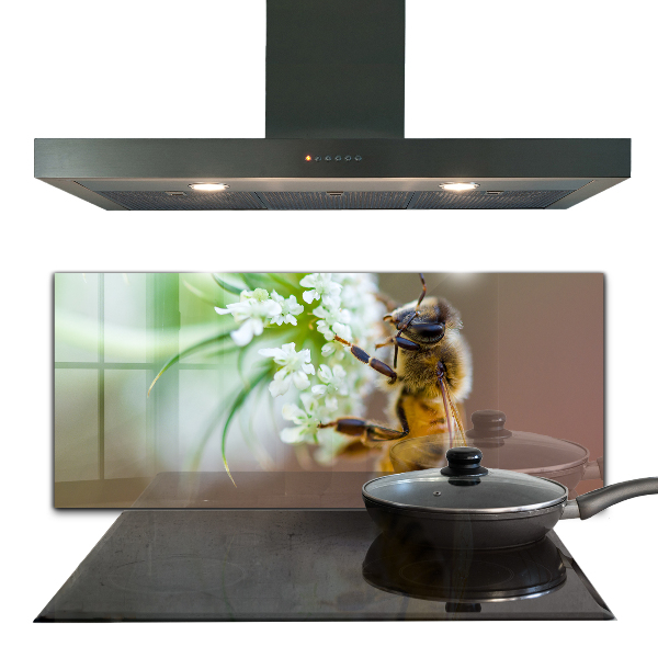 Keuken achterwand glas Bijen die stuifmeel verzamelen