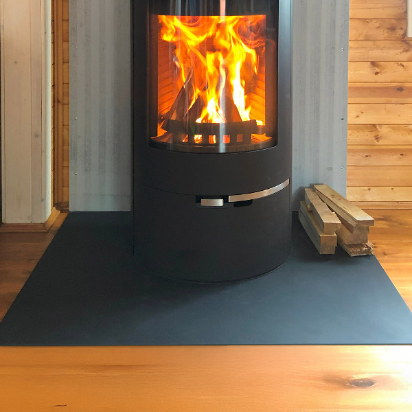 Vloerplaat voor houtkachel uit zwart staal 100x70 cm