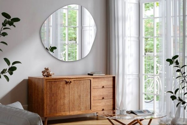 Hoe kies je een spiegel voor de woonkamer boven een ladekast? De volledige gids